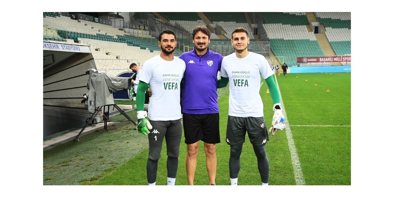 Bursaspor’un genç oyuncusu Vefa Temel’in sol ön çapraz bağları koptu