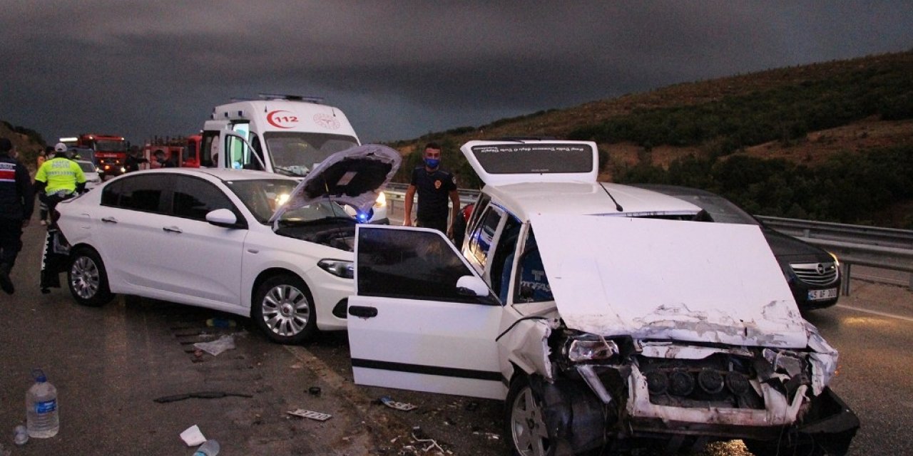 Manisa’da zincirleme trafik kazası: 4 yaralı