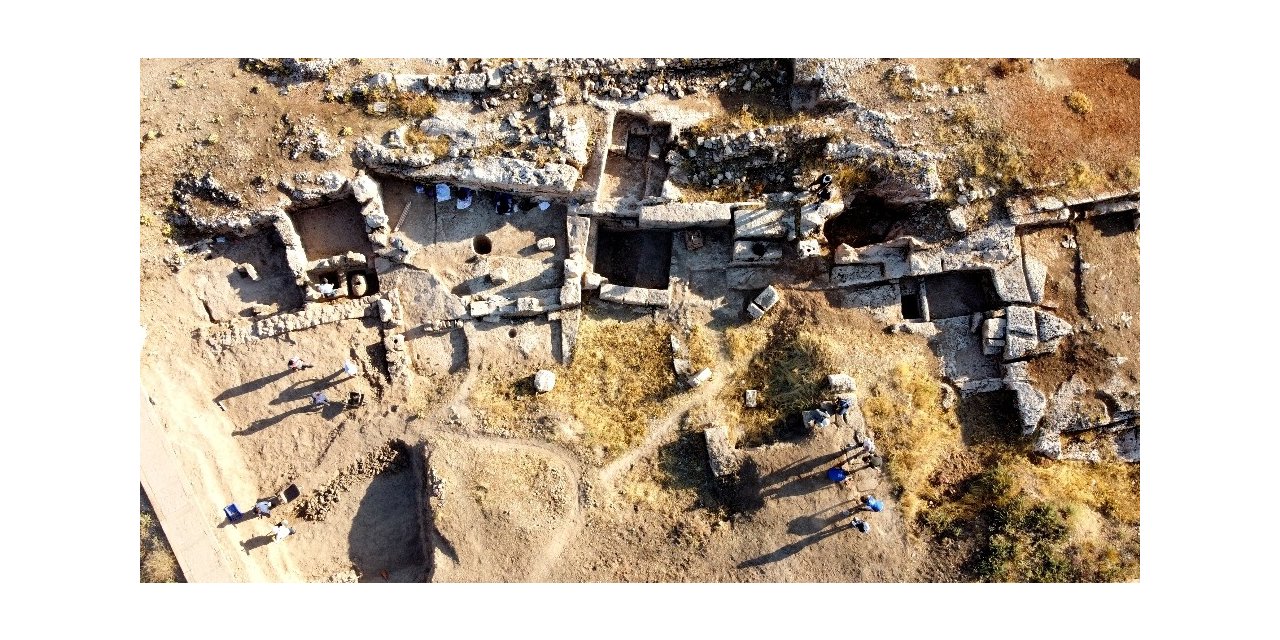 Perre Antik Kent’teki kazılarda 9 adet üzüm işliği bulundu