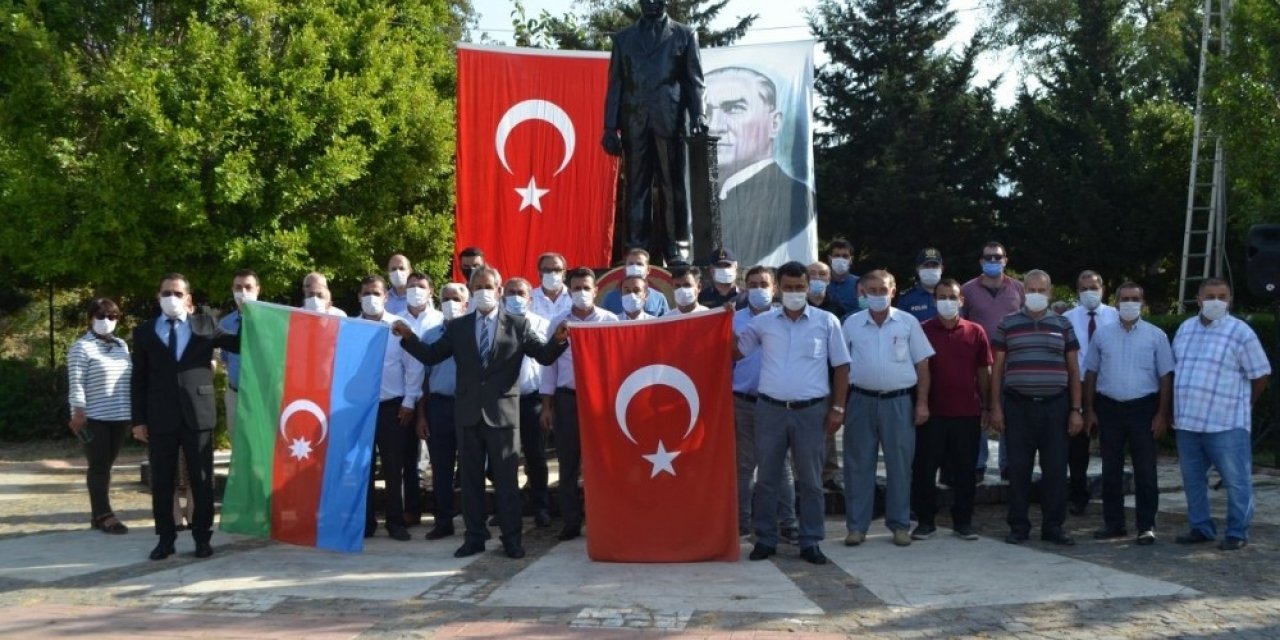 Bozyazılı muhtarlardan Azerbaycan’a bayraklı destek
