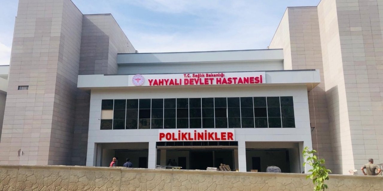 Yahyalı Devlet Hastanesi’nin tabelaları asıldı