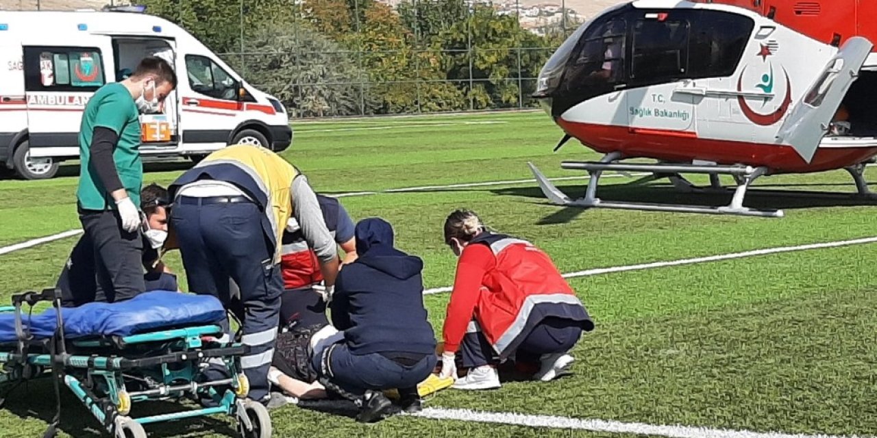 Çapa makinesinin devrilmesi sonucu yaralanan kadın için hava ambulansı