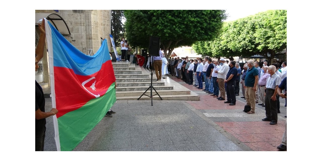 Azerbaycan’da hayatını kaybedenler için gıyabi cenaze namazı kılındı