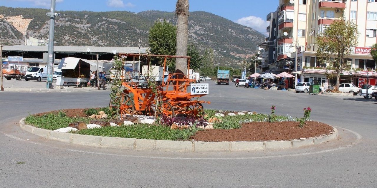 Trafikten men edilen faytonlar, Finike’yi güzelleştirdi