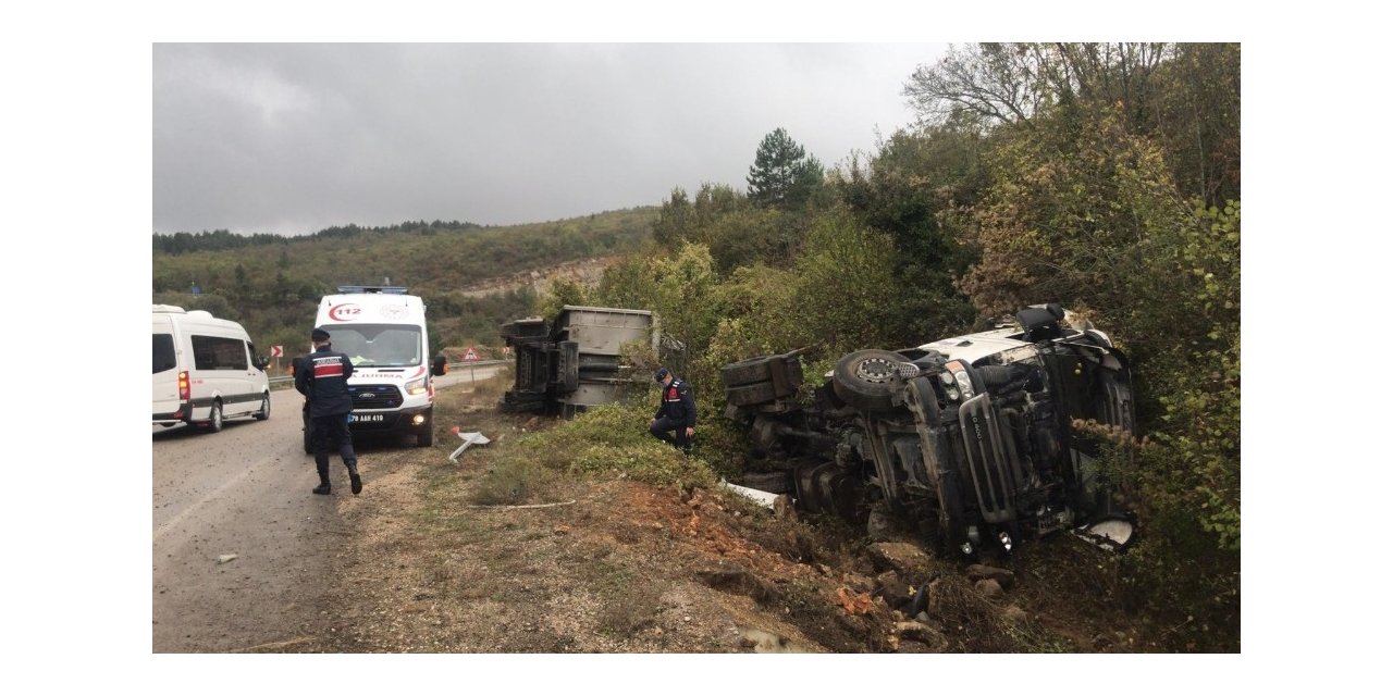 Yoldan çıkan tr devrildi: 1 yaralı