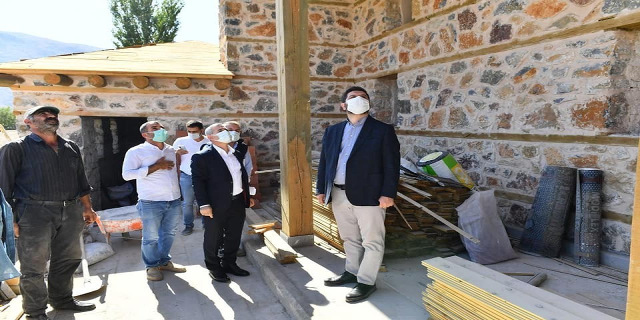 Yeşilyurt Belediyesi, Aşağıköy’deki 350 yıllık tarihi camiyi restore etti