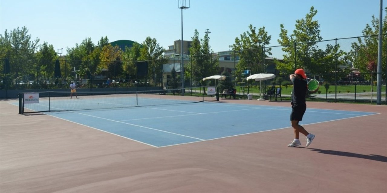 Bölge Tenis turnuvası çekişmeli geçti