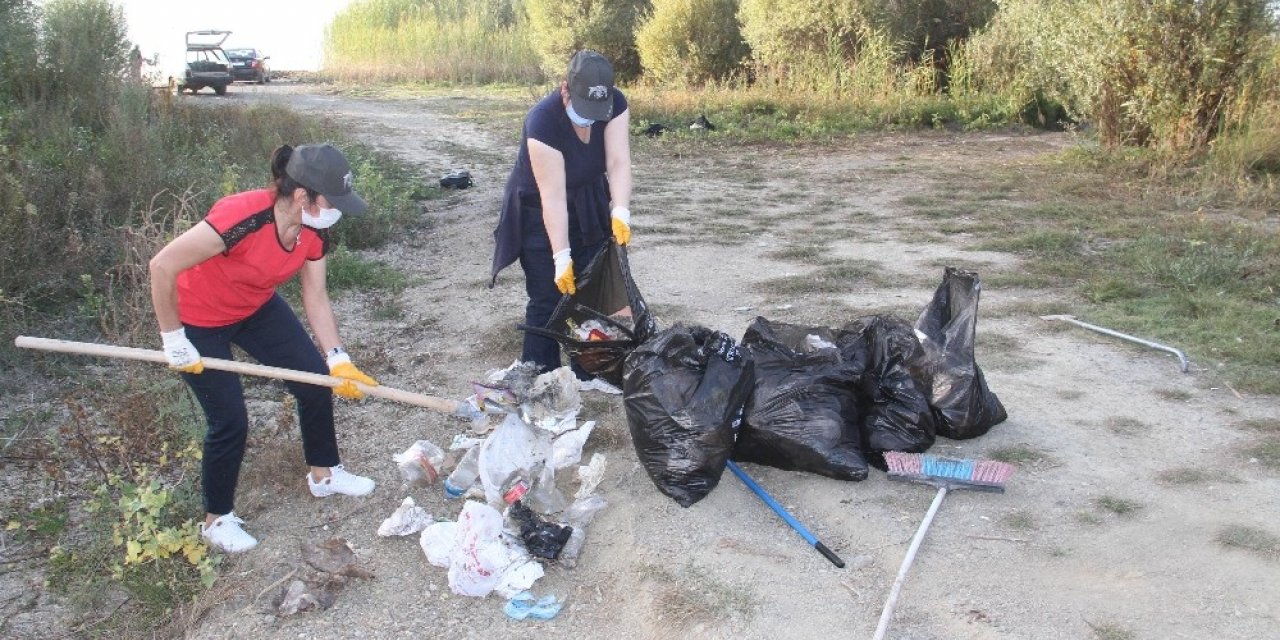 Beyşehir’de doğal alanlardan 315 poşet çöp toplandı
