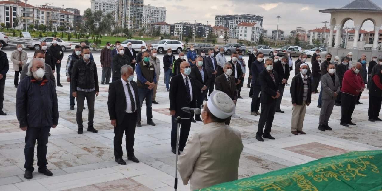 Eski Belediye Başkanı Nuri Demirayak son yolculuğuna uğurlandı