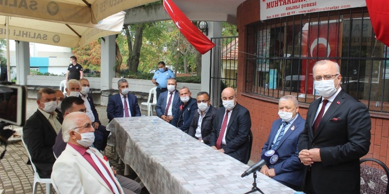 Salihlili muhtarlar, muhtarlar gününde yeni yerinde