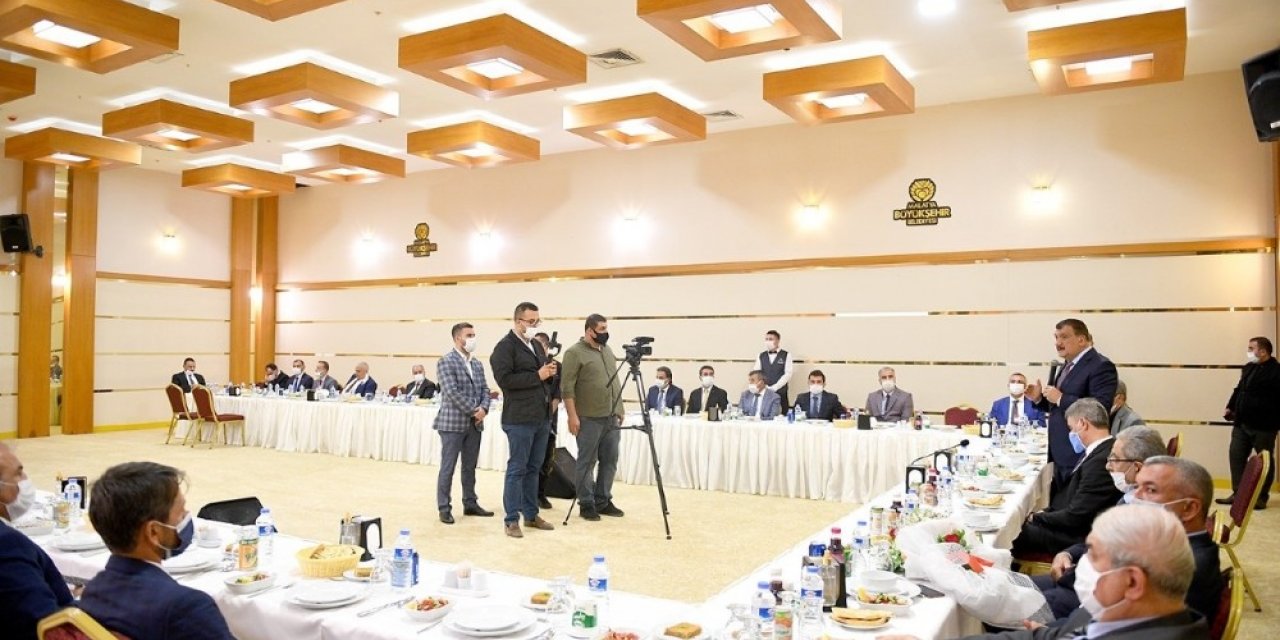 Gürkan muhtarlarla bir araya geldi