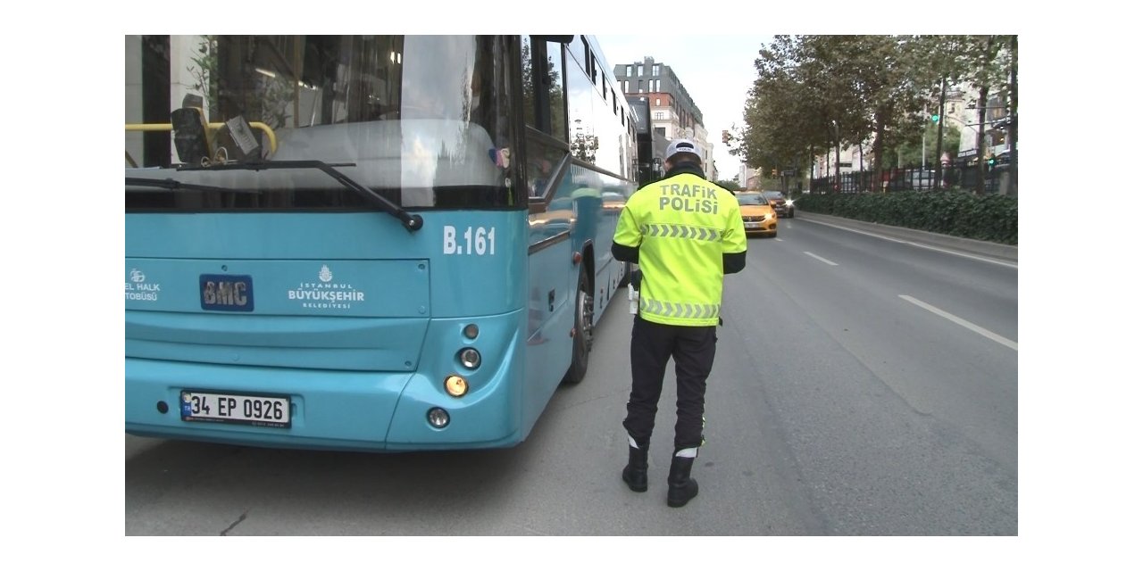 Taksim’de toplu taşıma araçlarında korona virüs denetimi