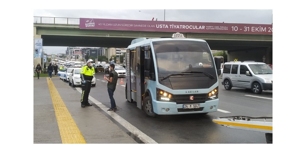 İstanbul Maltepe’de denetimlerde bir yolcu minibüsüne ve ticari taksiye ceza kesildi