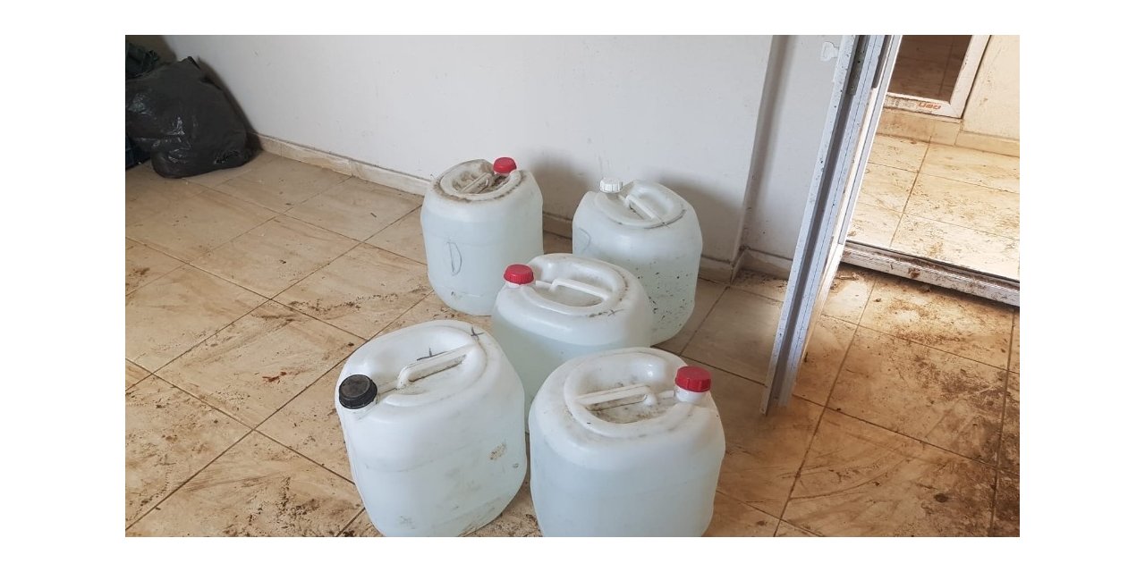 Adana’da bin 400 litre sahte içki ele geçirildi
