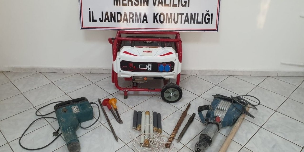 Sit alanında kaçak kazı yapan 2 kişi suçüstü yakalandı