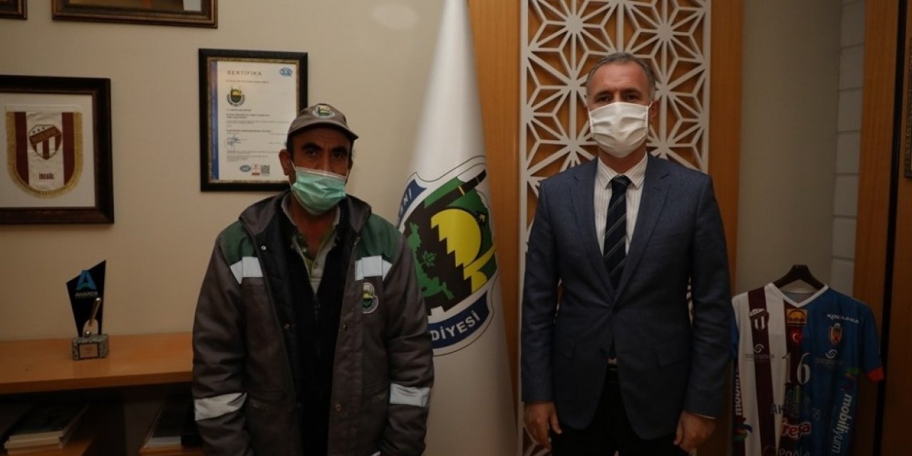 Belediye işçisi, içinde 31 bin lira olan cüzdanı yetkililere teslim etti