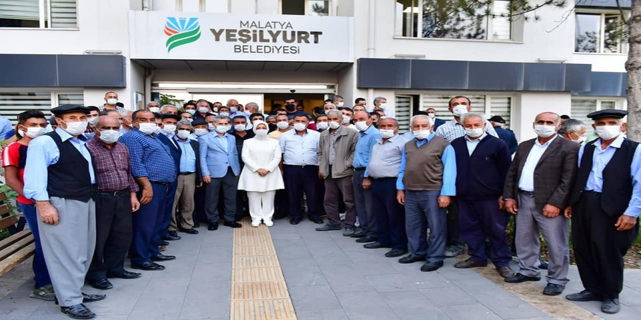 Çınar: “Özal Mahalle sakinlerimizin tapu sorununu çözdük”