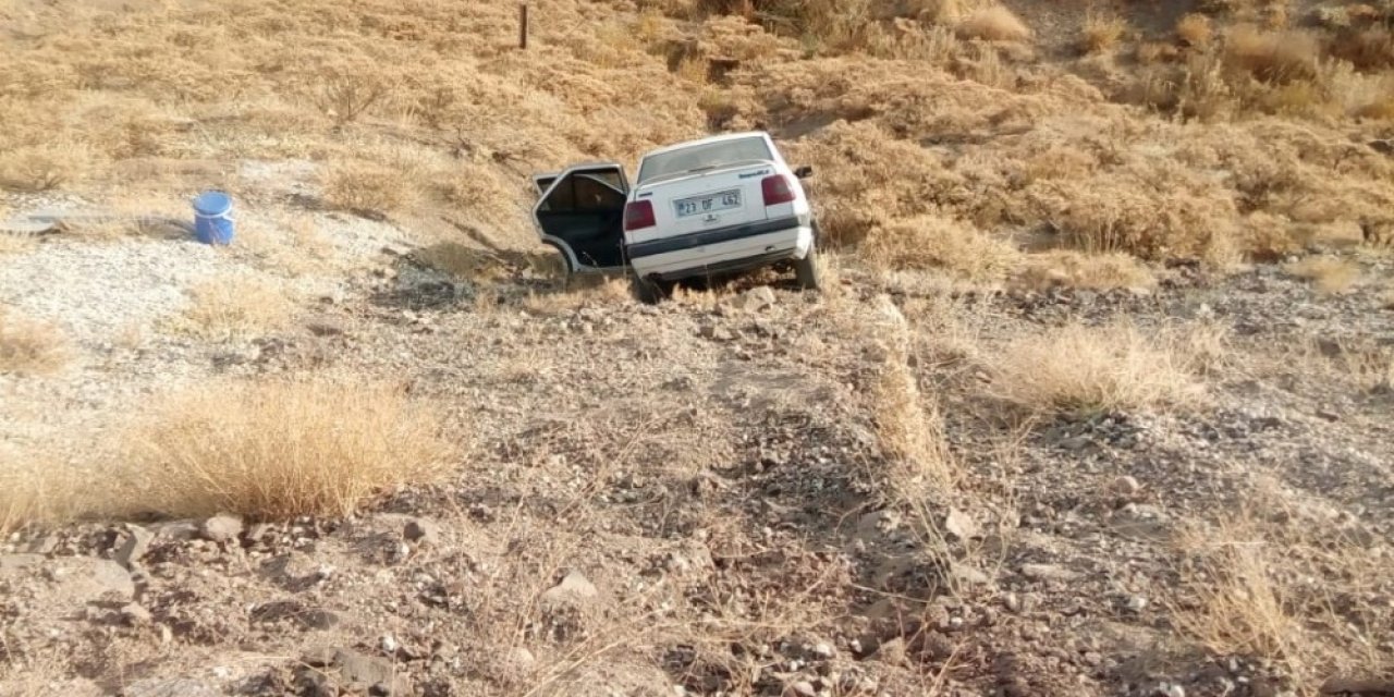 Otomobil tarlaya uçtu