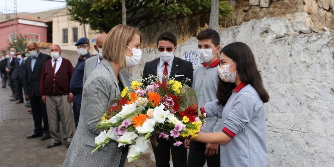 Nevşehir Valisi Becel, köy okulunu ziyaret etti