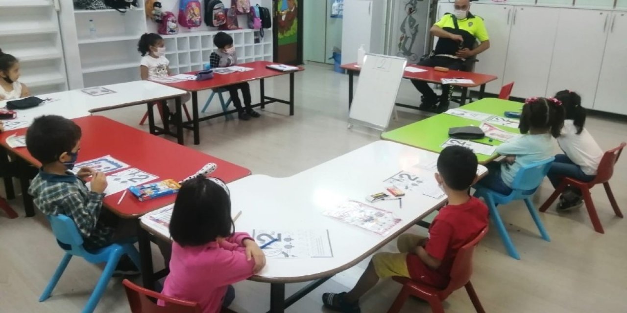 Öğrencilere trafik dedektifi eğitimi verildi