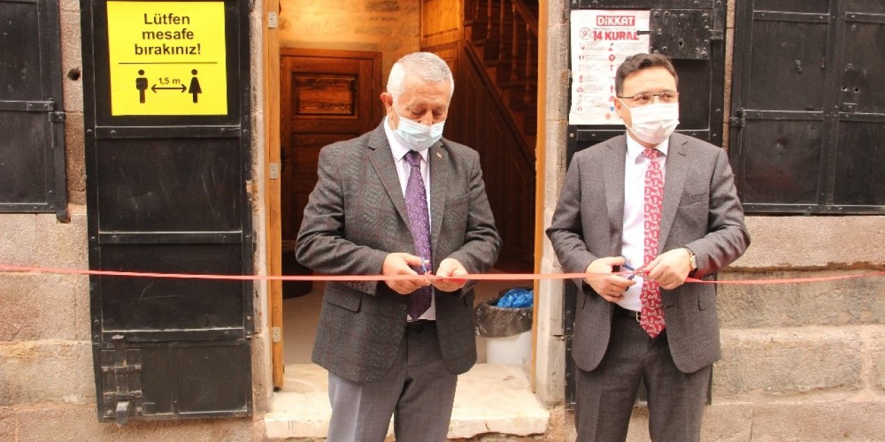 Hattat Ahmet Şemseddin Karahisari Türk İslam Sanatları Galerisi açıldı