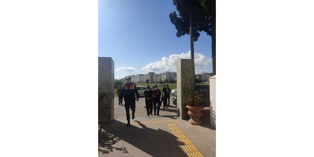 Spor aletlerini çaldılar, gözaltına alındılar