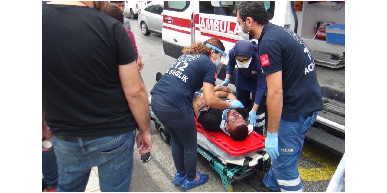 Otomobilin çarptığı motosiklet sürücüsü hastanelik oldu