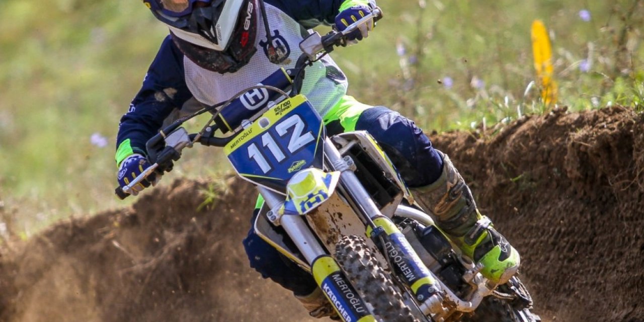 Eyüpsultan’ın Genç Şampiyonu, Türkiye’ye kupayla döndü