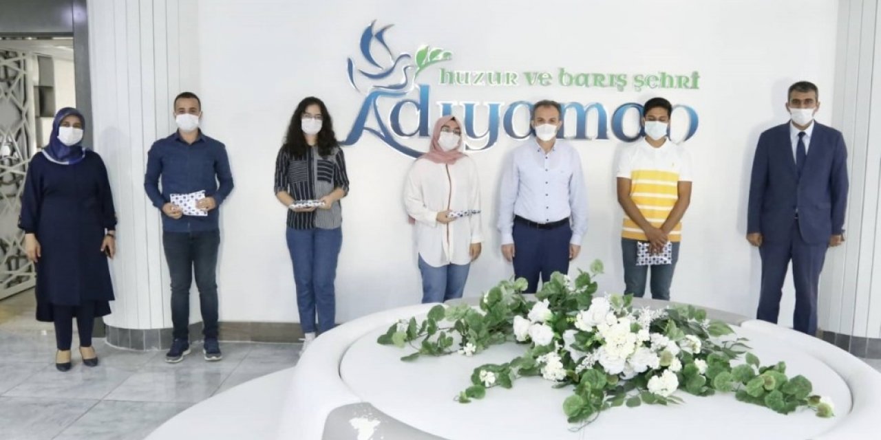 YKS’de dereceye giren öğrencileri ödüllendirildi