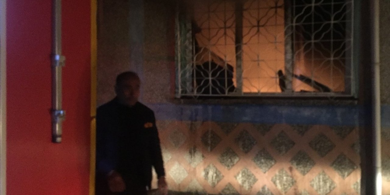 "Renksiz hayatıma renk katmak istiyorum" dedi kaldığı evi yaktı