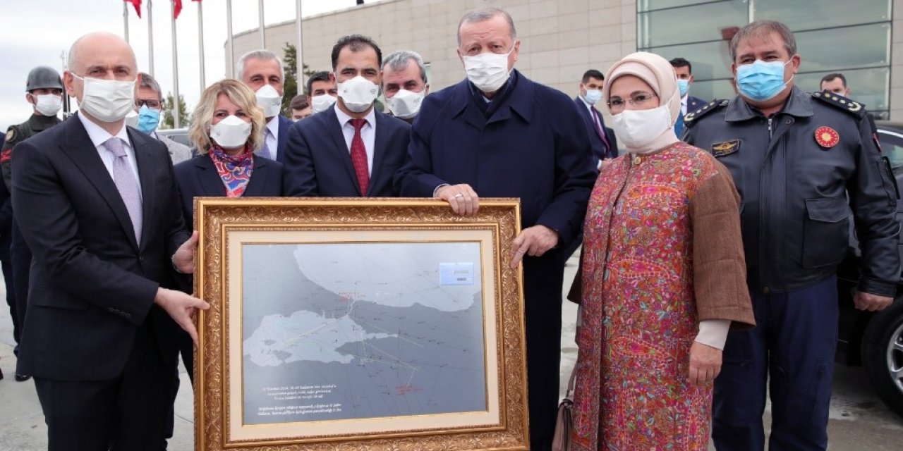 Bakan Karaismailoğlu, Cumhurbaşkanı Erdoğan’a 16 Temmuz gecesi Dalaman’dan İstanbul’a uçuşunun radar haritasını hediye etti