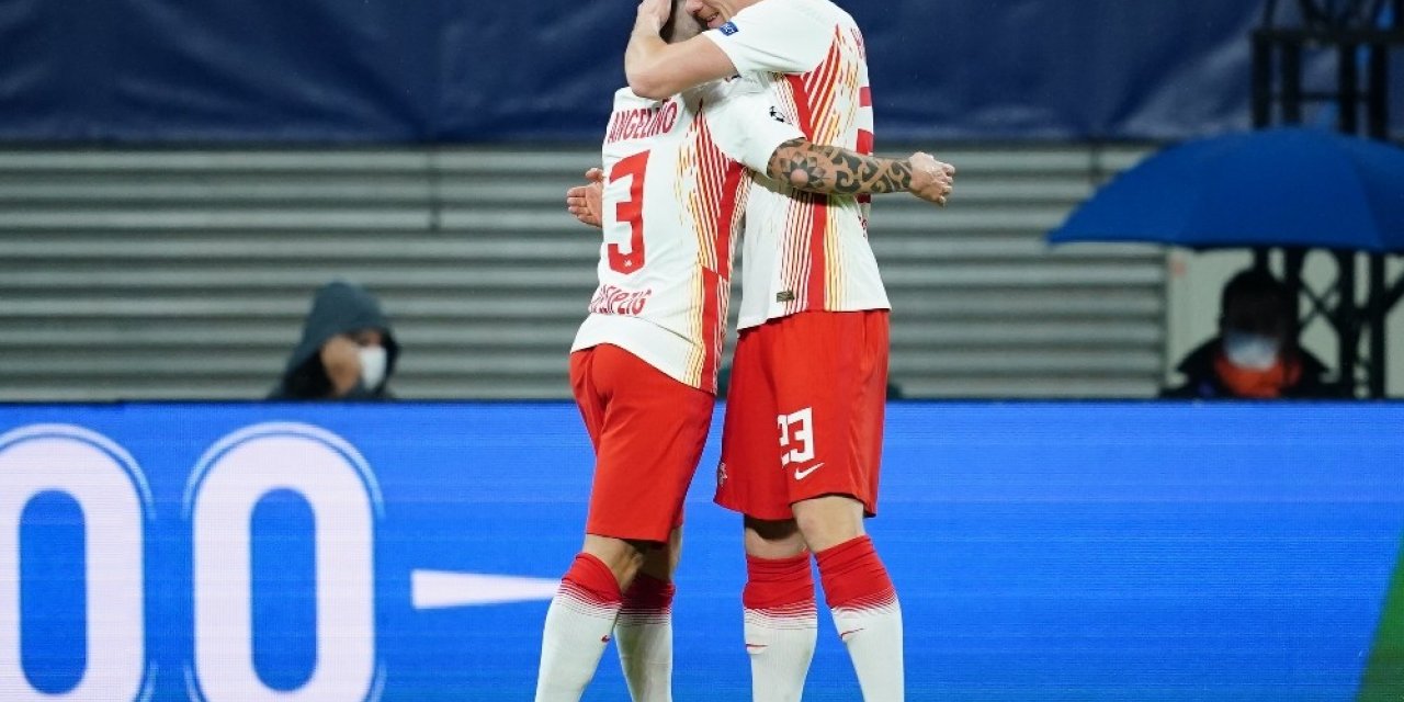 UEFA Şampiyonlar Ligi: Red Bull Leipzig: 2 - M.Başakşehir: 0 (İlk yarı)