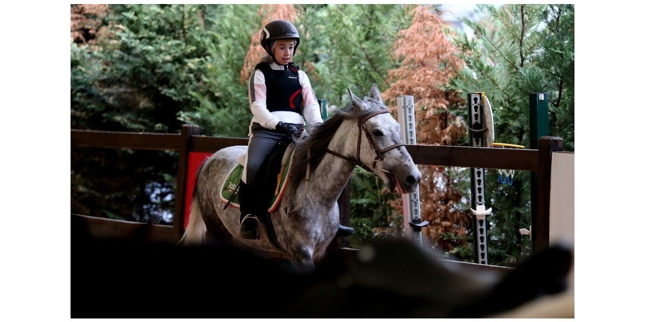 Ata binmek çocukların gelişimine büyük fayda sağlıyor
