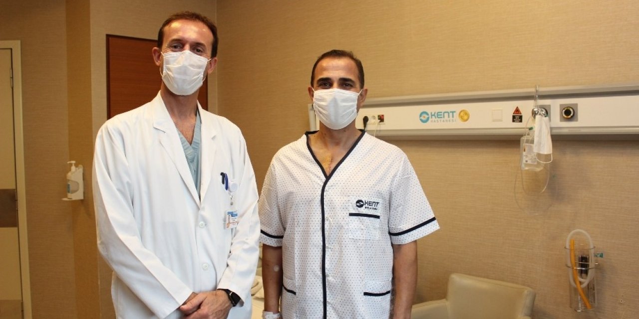 Baypas operasyonu sağ ve sol meme atardamarı ile kol atardamarları kullanılarak yapıldı