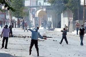 Taş atan çocuklar tahliye edildi