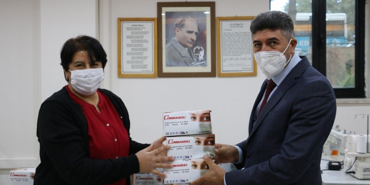 Sivrice’de öğrencilere 10 bin adet maske desteği