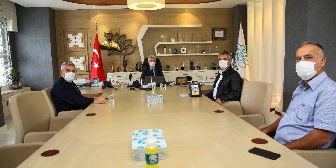 Nilüfer Belediyesi’nden sağlıkçılara 100 bin maske