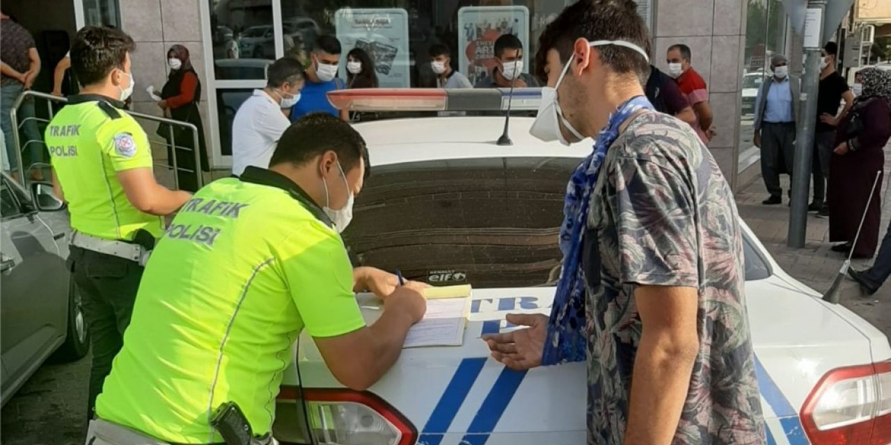 Kahta’da polis ekiplerinden maske denetimi