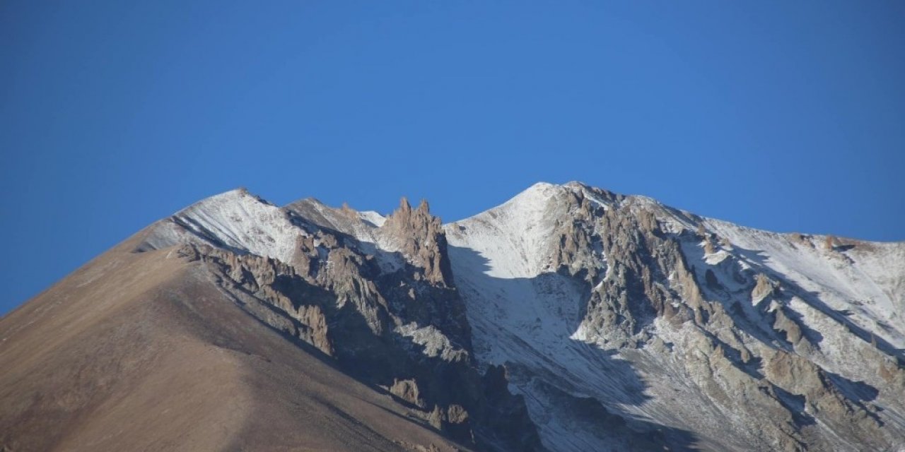 Erciyes Dağı beyaz örtüsünü giyindi