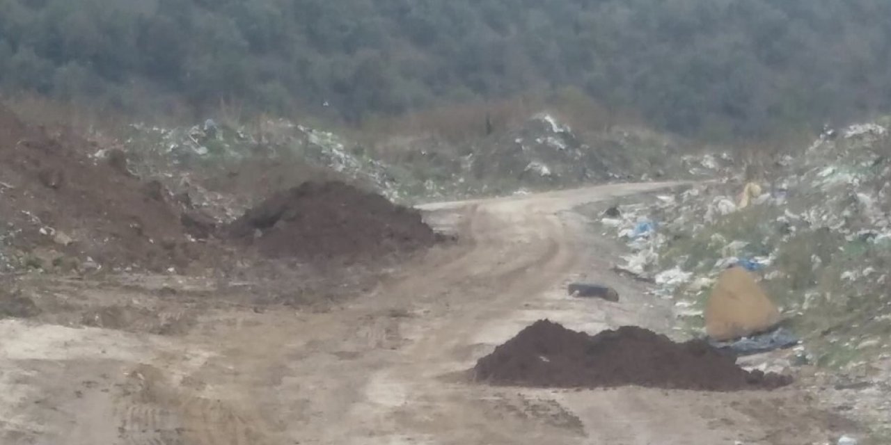 Köylüler yolun genişletilmesi beklerken neredeyse kapanma noktasına geldi