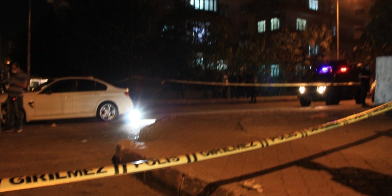 Eşler arasındaki boşanma kavgasına aileler de dahil olunca kan aktı