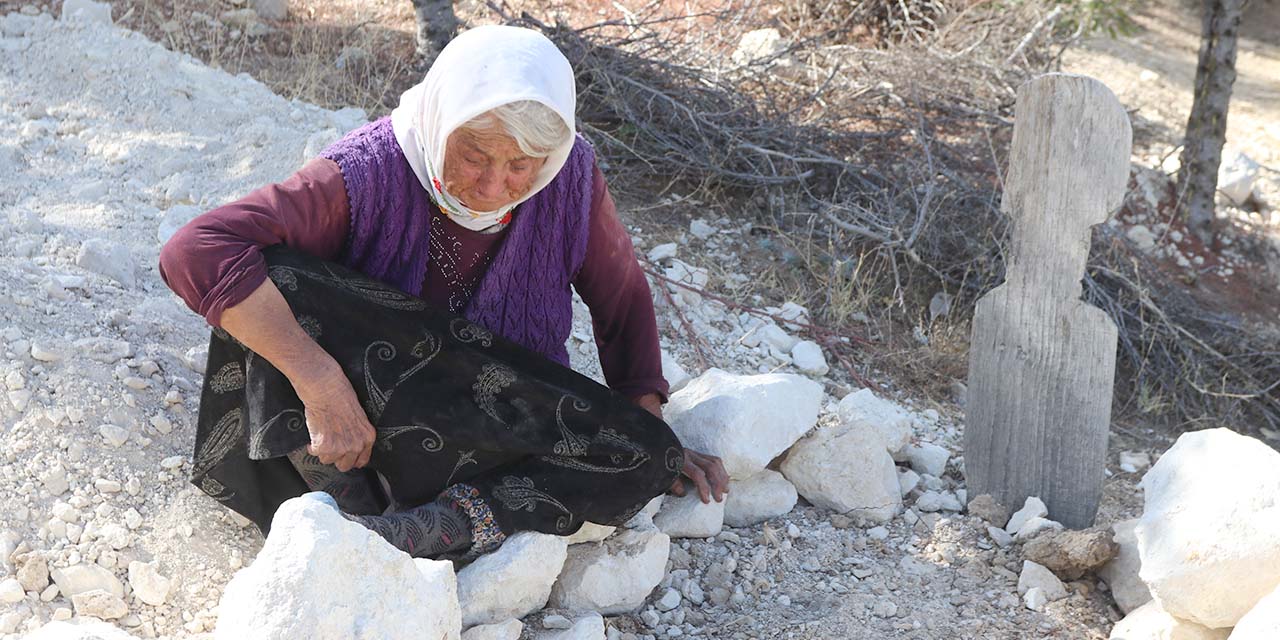 Ermenekli Ayşe teyzenin acısı dinmiyor! Oğluna ağlarken eşini kovid nedeniyle kaybetmişti