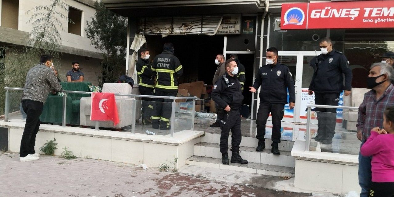 Aksaray'da mobilya mağazası yandı! İkiz kardeşler yaralandı