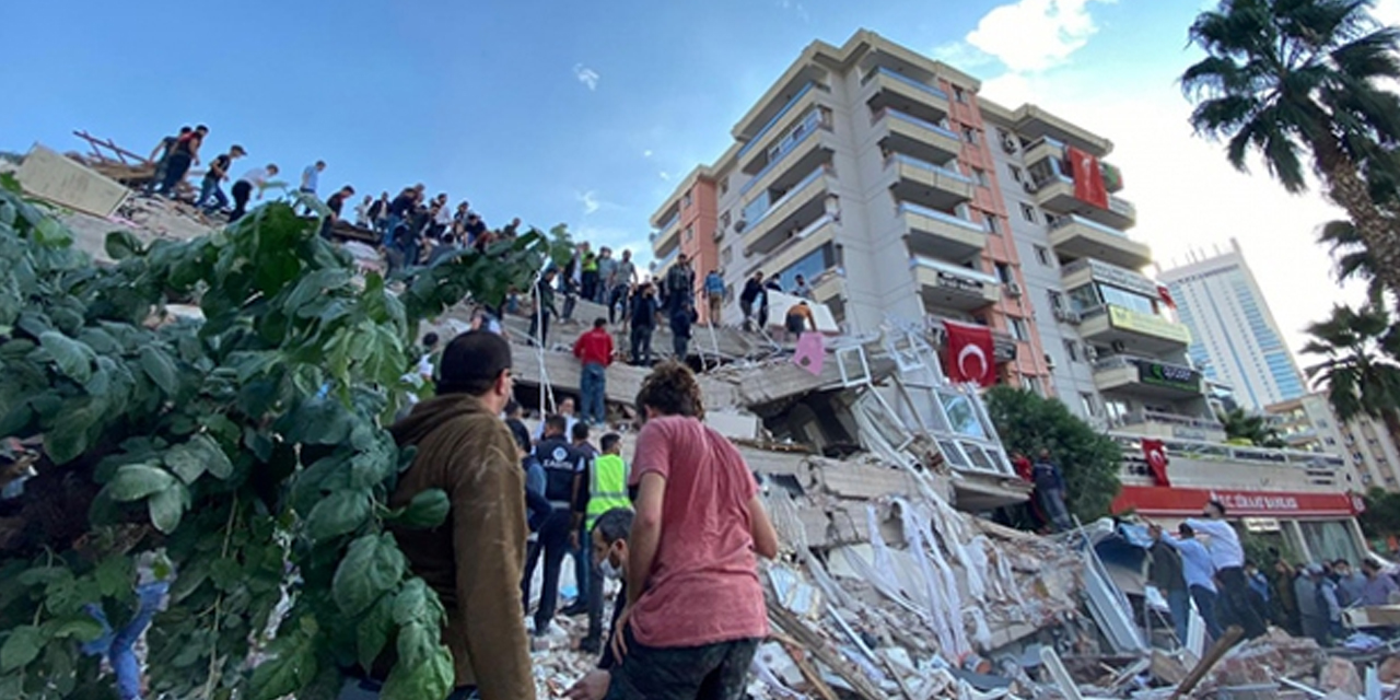 TSK'ya ait 2 helikopter İzmir'de arama kurtarma çalışmalarına katılacak
