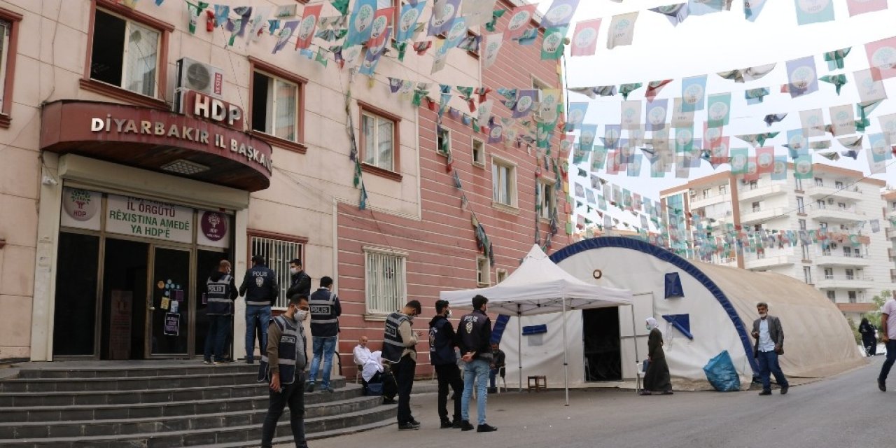 Evlat nöbeti 425'inci gününde! PKK’dan kaçıp teslim olanlar umut oluyor