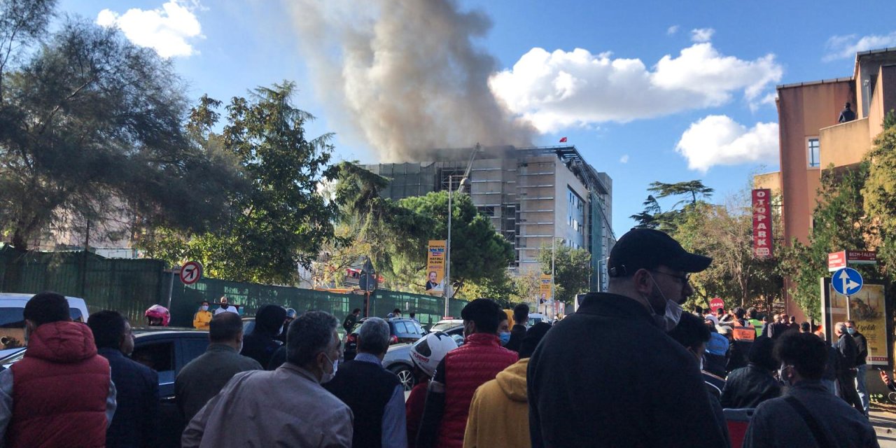 İstanbul Tıp Fakültesi içindeki inşaattaki yangın kontrol altına alındı