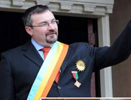 Apartman dairesinde krallık kurdu