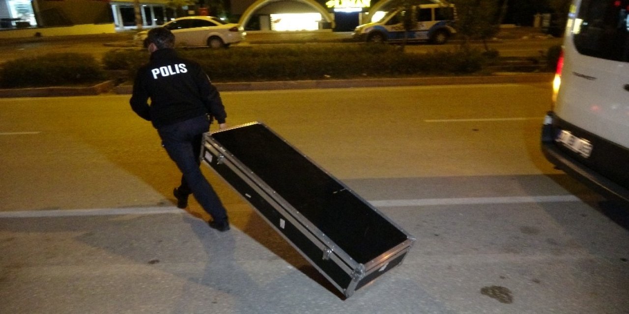Antalya polisini harekete geçiren kara kutu! 2 metrelik kutu panik yarattı