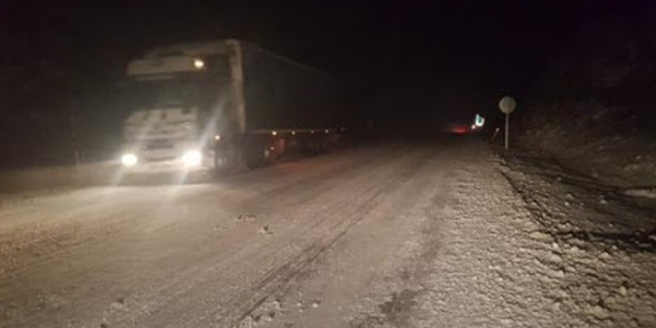 Konya'da kış bastırdı! Yağmur kara çevirdi