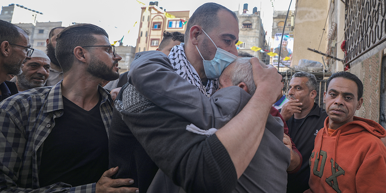 Semih dede İsrail zindanlarındaki oğluna 16 yıl sonra kavuştu